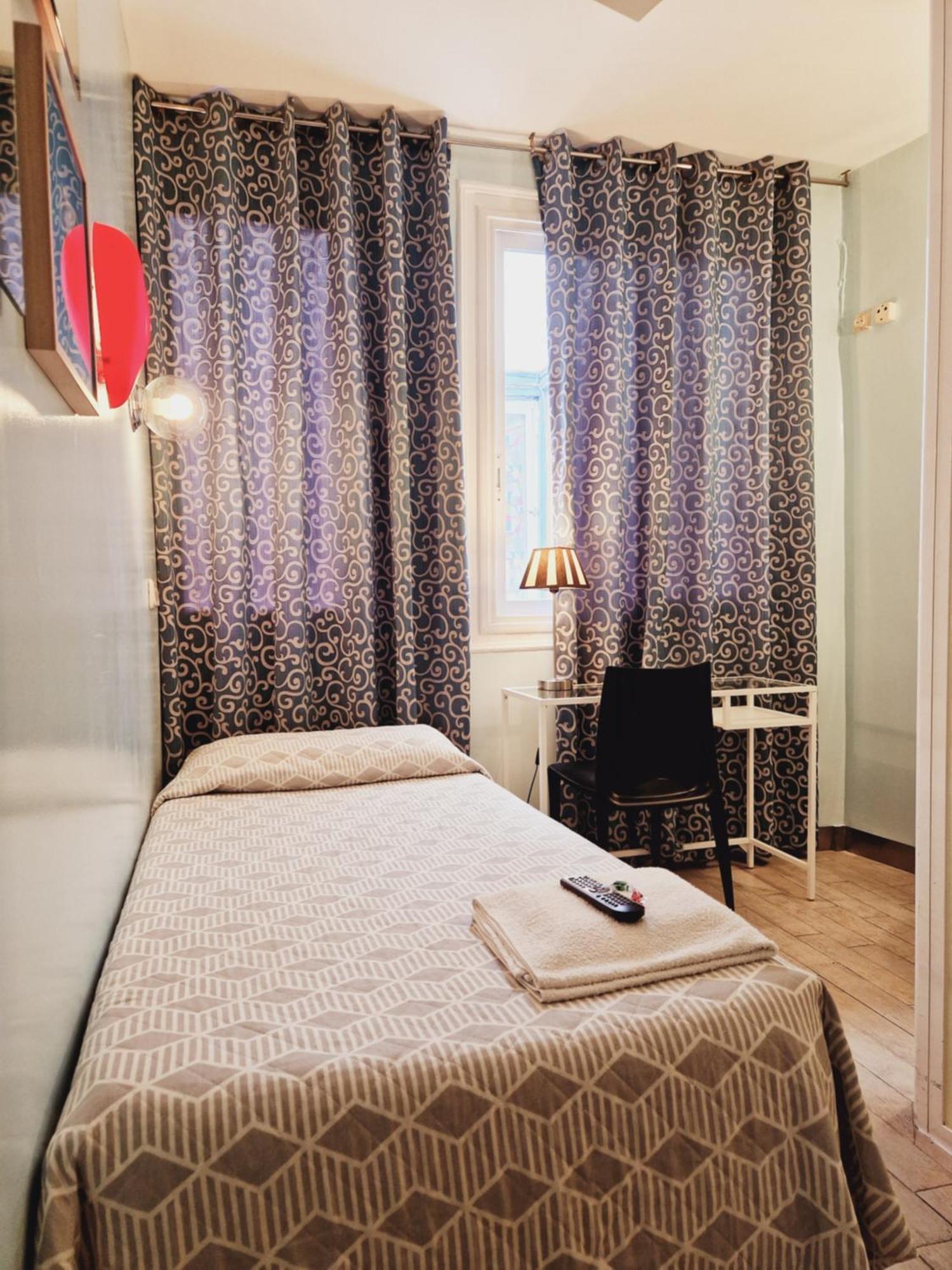 Casa De Huespedes Dolce Vita Madrid Ngoại thất bức ảnh