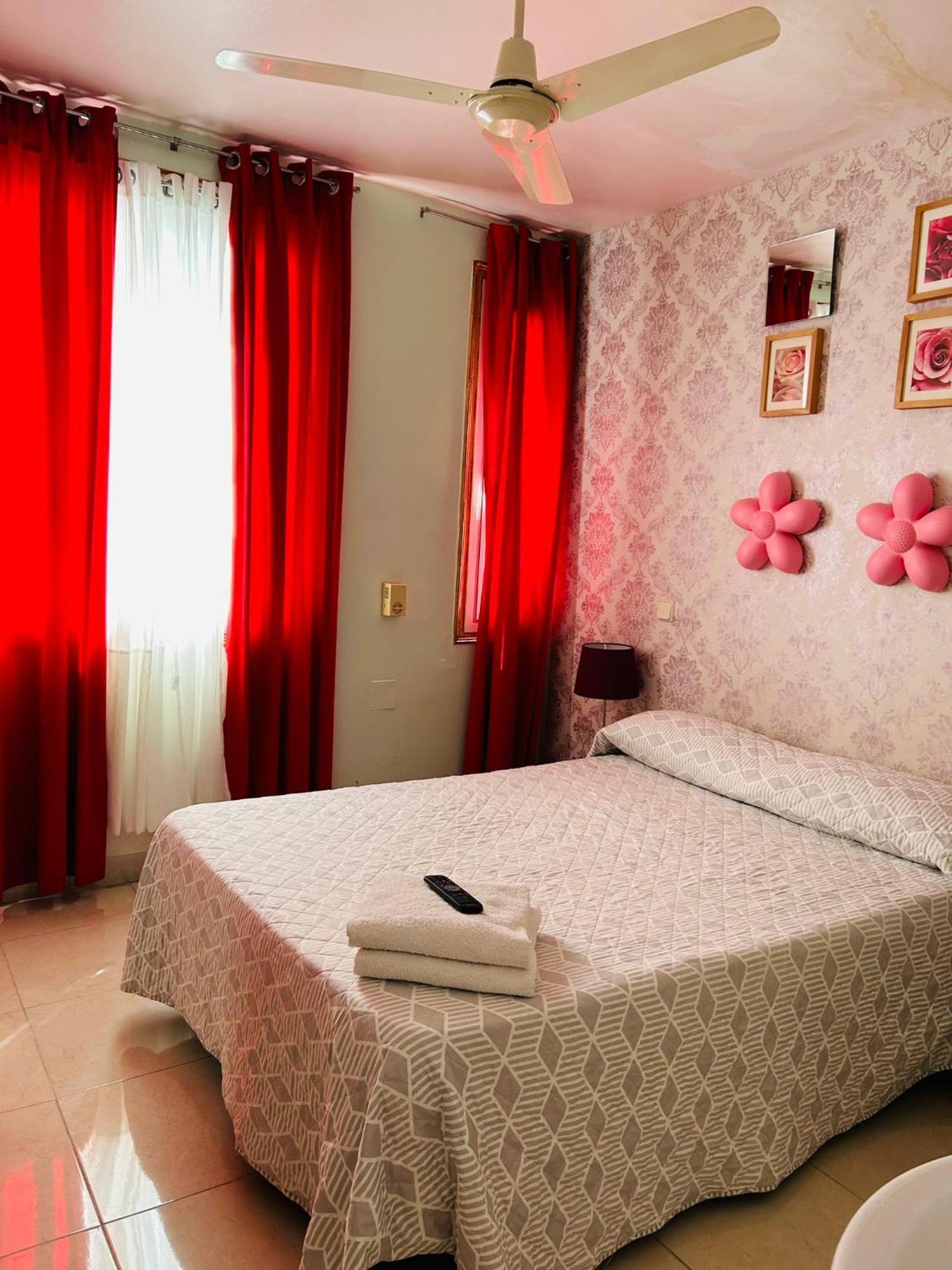 Casa De Huespedes Dolce Vita Madrid Ngoại thất bức ảnh